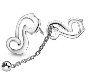 Fashionable silver earring
